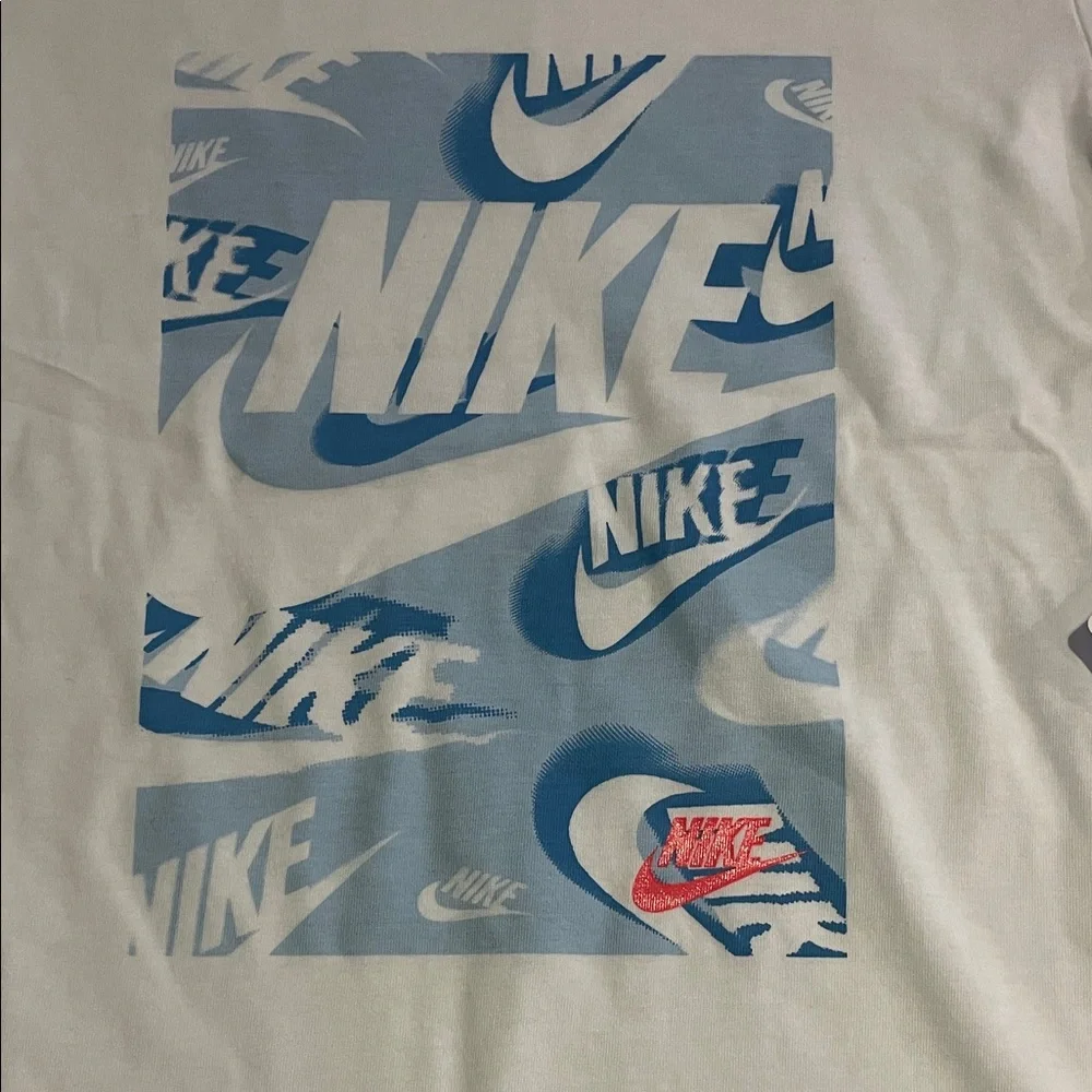 NEW! NIKE 2-PIECE T-SHIRT AND NIKE LOGO SHORTS SET. SIZE 5. BOYS. - Picture 7 of 10
